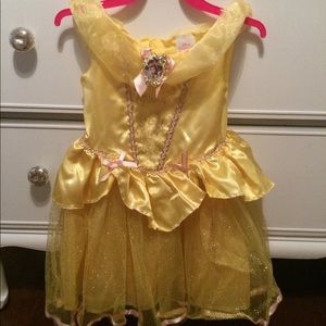 Belle costume